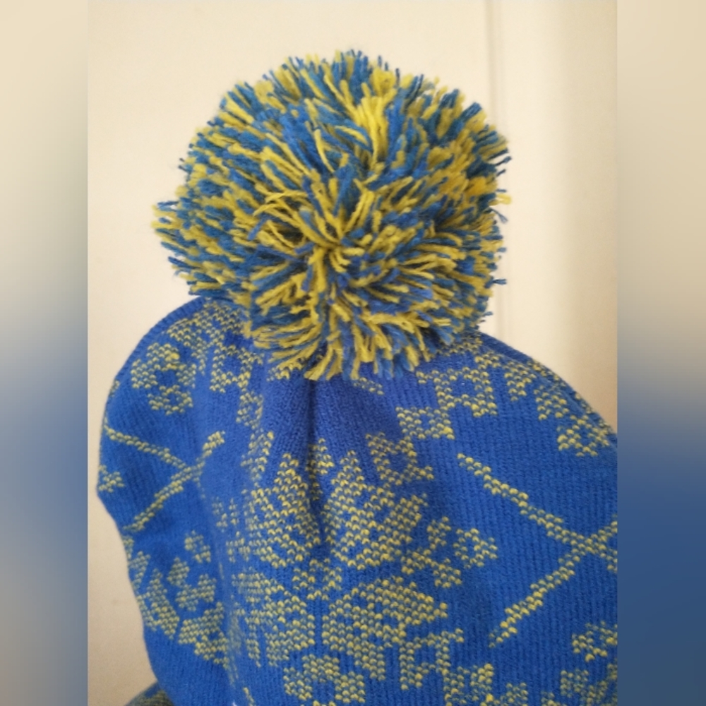 Knit Scarf and Pom Pom Beanie BEST BUY BRANDED Blue & Yellow - Picture 2 of 11